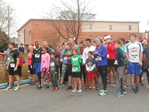images.raceentry.com/infopages/candy-cane-5k-dash-infopages-6911.webp