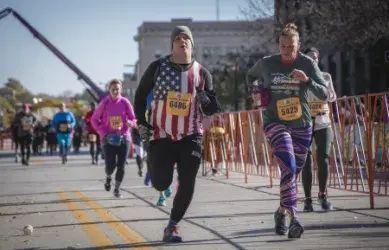 images.raceentry.com/infopages1/imt-des-moines-marathon-half-marathon-and-5k-infopages1-11242.webp